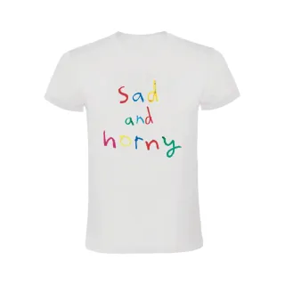 SAD AND HORNY CAMISETA