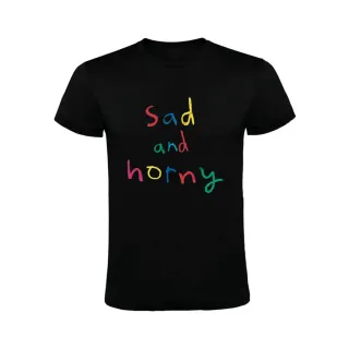 SAD AND HORNY CAMISETA