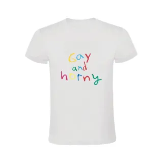 GAY AND HORNY CAMISETA