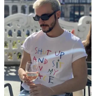 SHUT UP AND SIT ON MY FACE CAMISETA